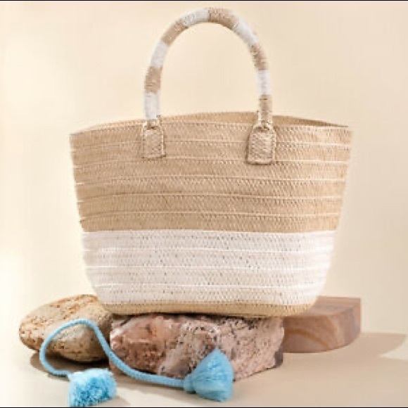 ALTRU straw tote with blue tassel - Picture 3 of 5